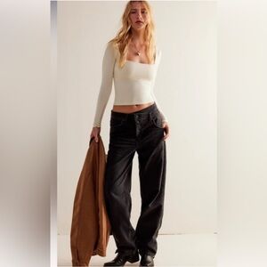 We the free mid rise crossroads jeans worn once Black Straight-Leg Jeans